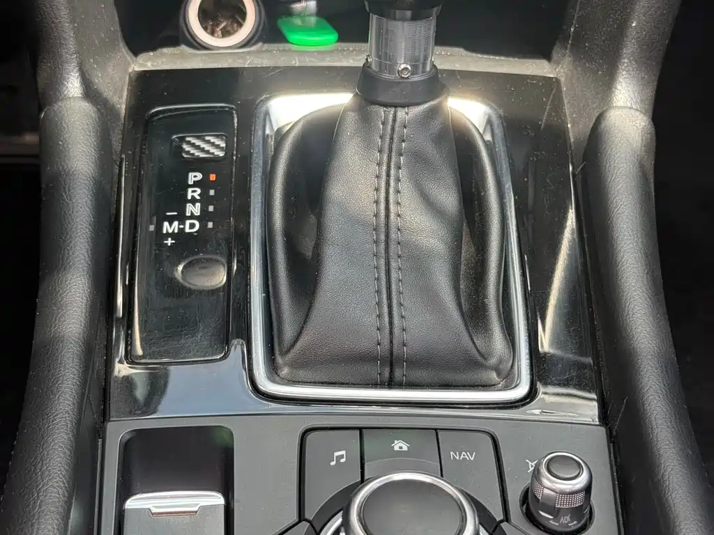 Mazda 3 Axela 2019 — фото 14