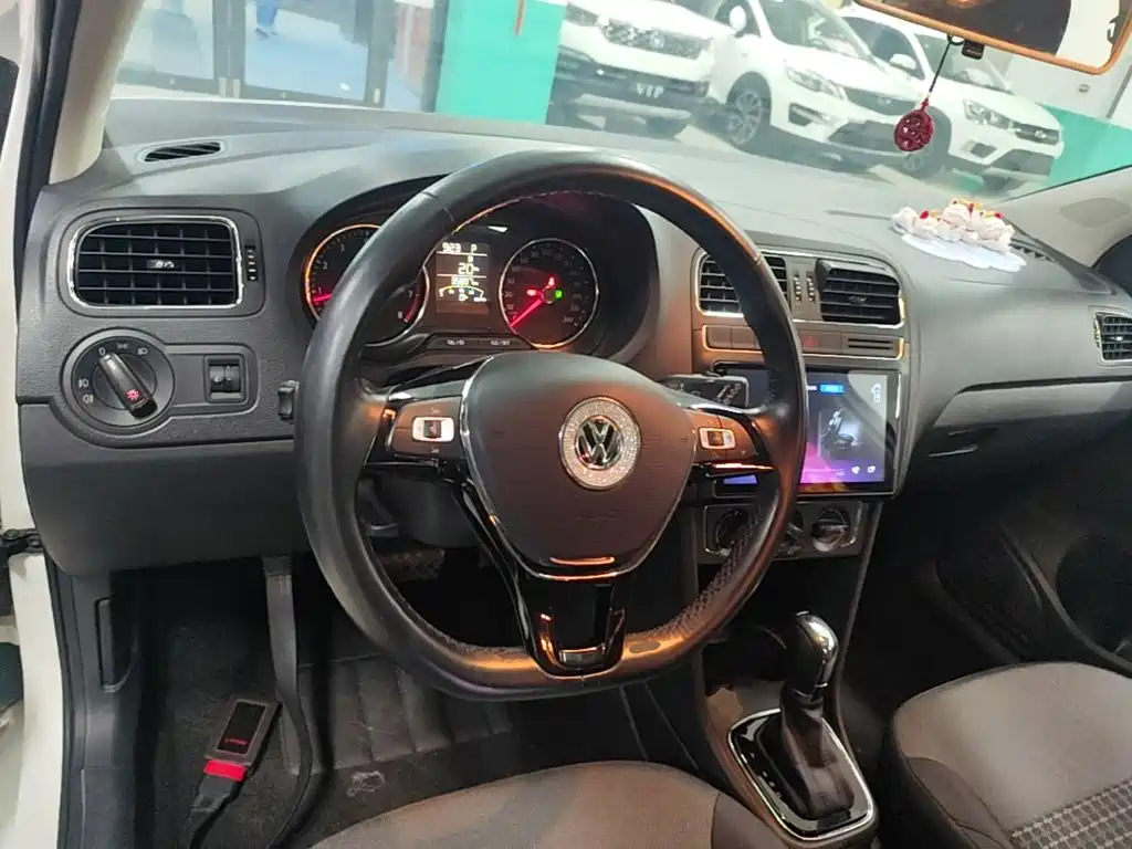 Volkswagen Polo 2018 — фото 11
