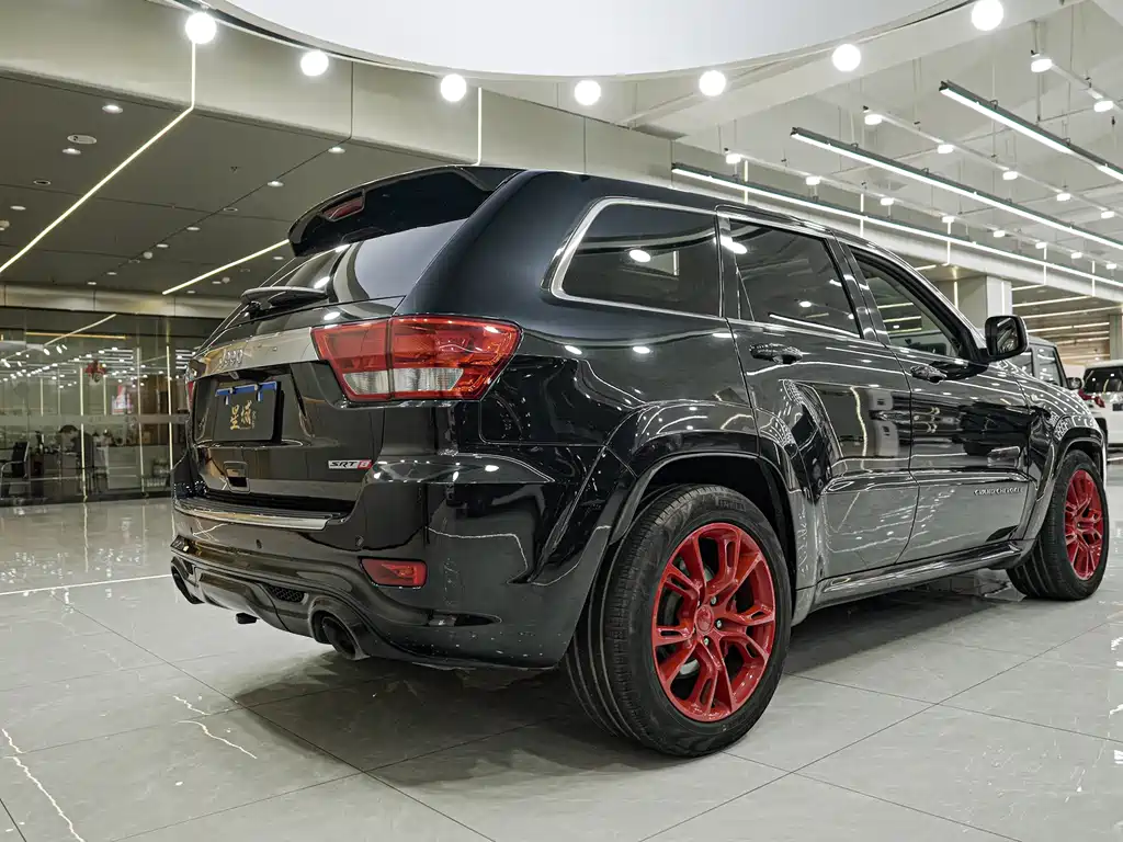 Jeep Grand Cherokee SRT 2012 — фото 25