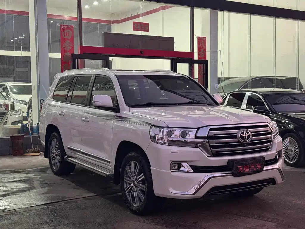 Toyota Land Cruiser 2017 — фото 3