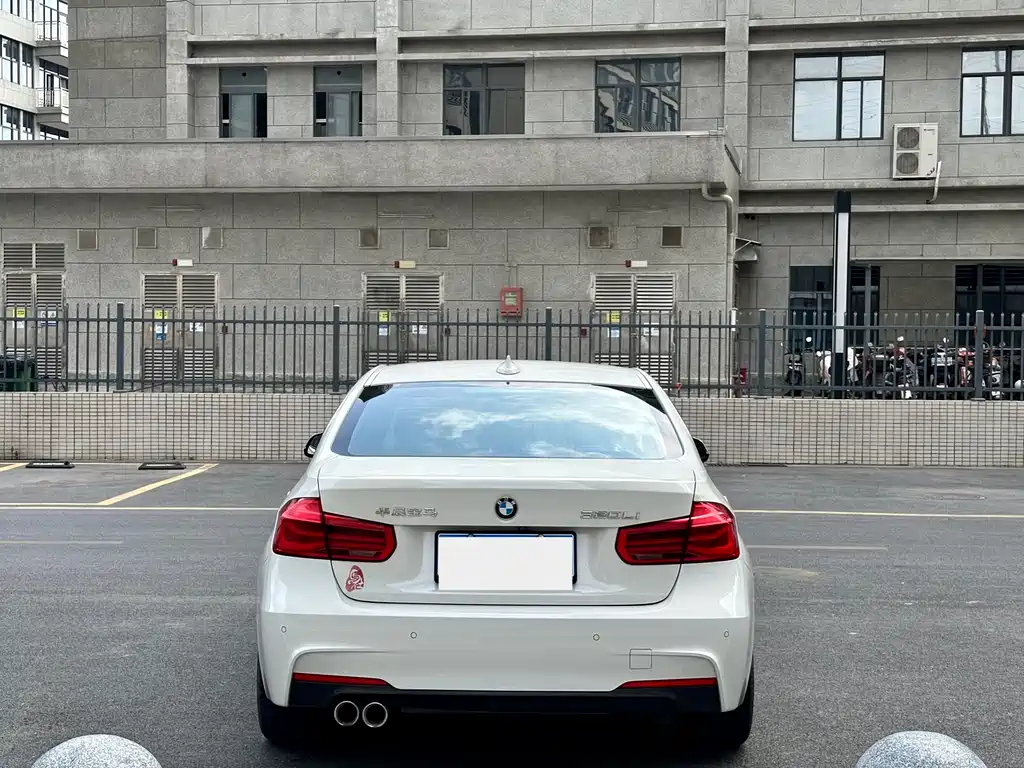 BMW 3 Series 2019 — фото 14