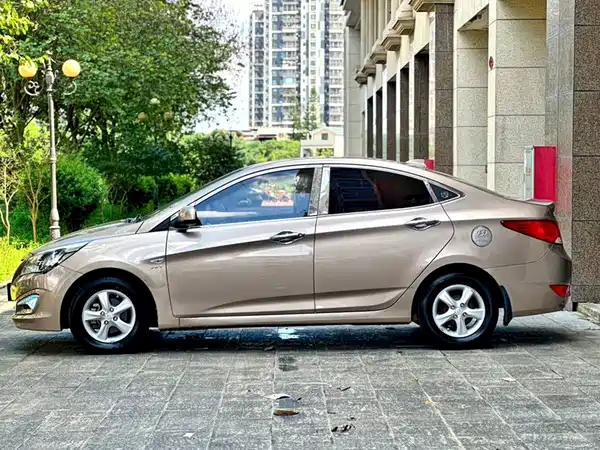Hyundai Accent 2015