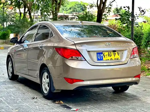 Hyundai Accent 2015