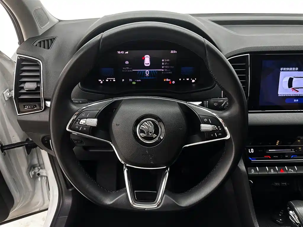 Skoda Karoq 2023 — фото 11