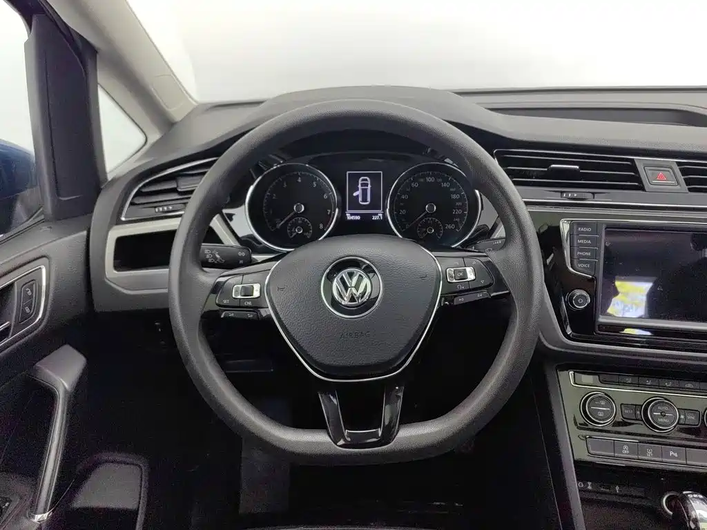 Volkswagen Touran 2018 — фото 11