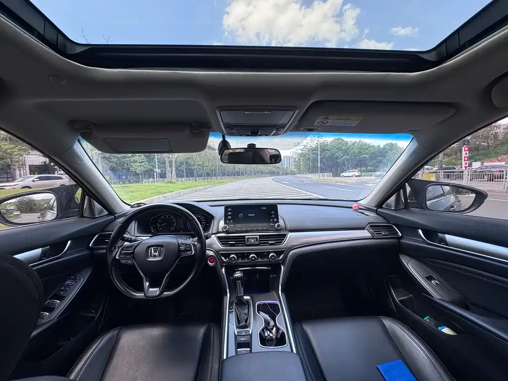 Honda Accord 2019 — фото 12