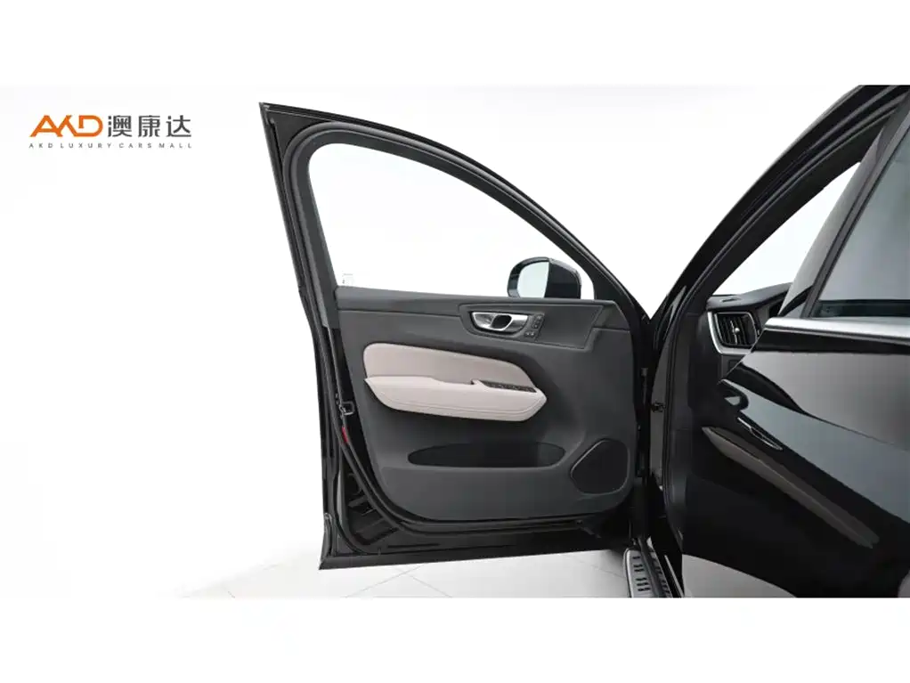 Volvo XC60 2025 — фото 10