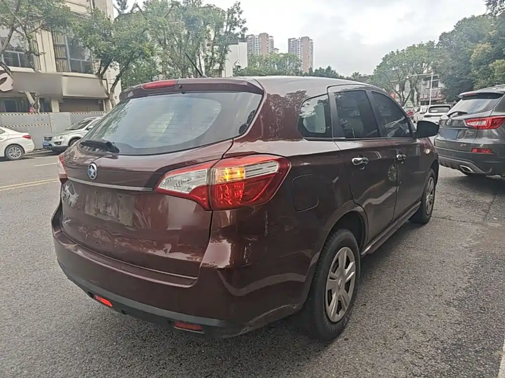 Venucia T70 2016