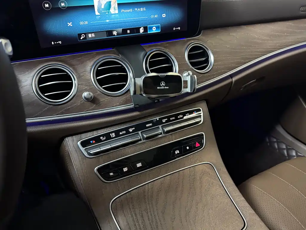 Mercedes-Benz E-Class 2021 — фото 17