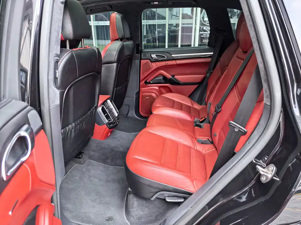 Porsche Cayenne 2017 — фото 20