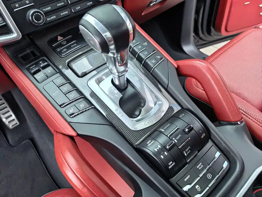 Porsche Cayenne 2017 — фото 28