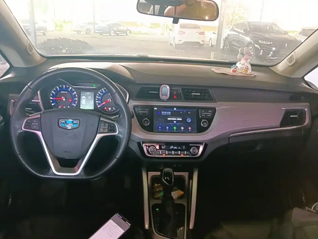 Geely Vision X3 2017 — фото 10