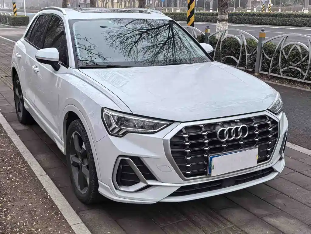 Audi Q3 2019 — фото 1