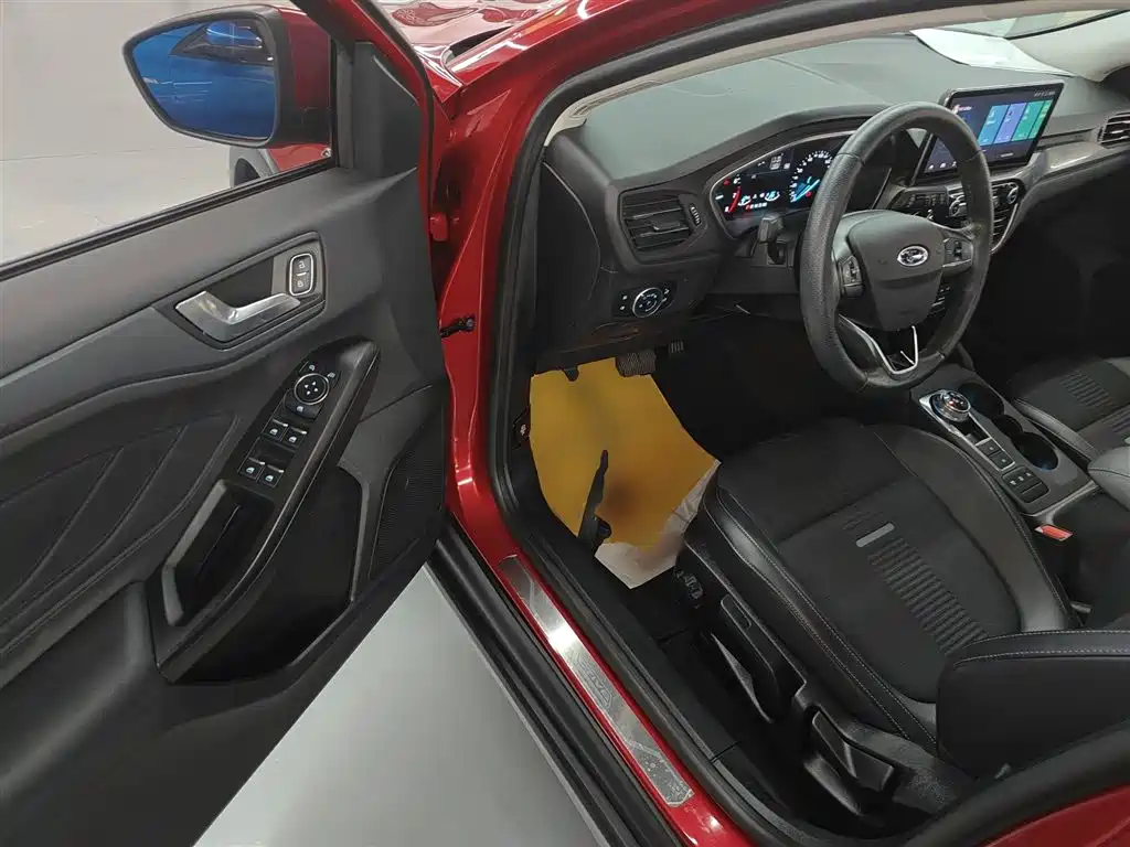 Ford Focus Active 2020 — фото 12