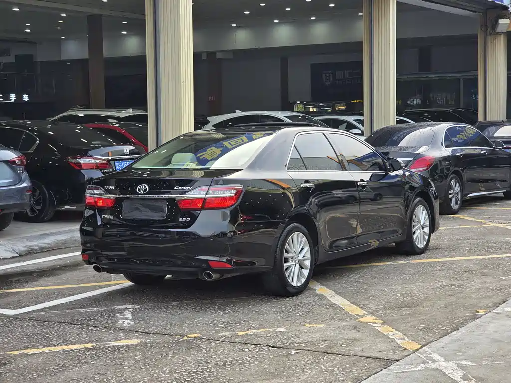 Toyota Camry 2016 — фото 19