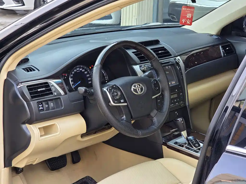 Toyota Camry 2016 — фото 4