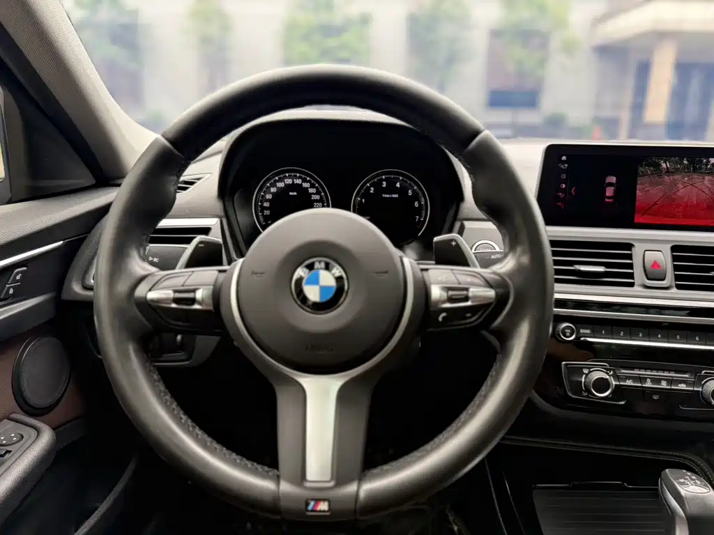 BMW 1 Series 2019 — фото 11