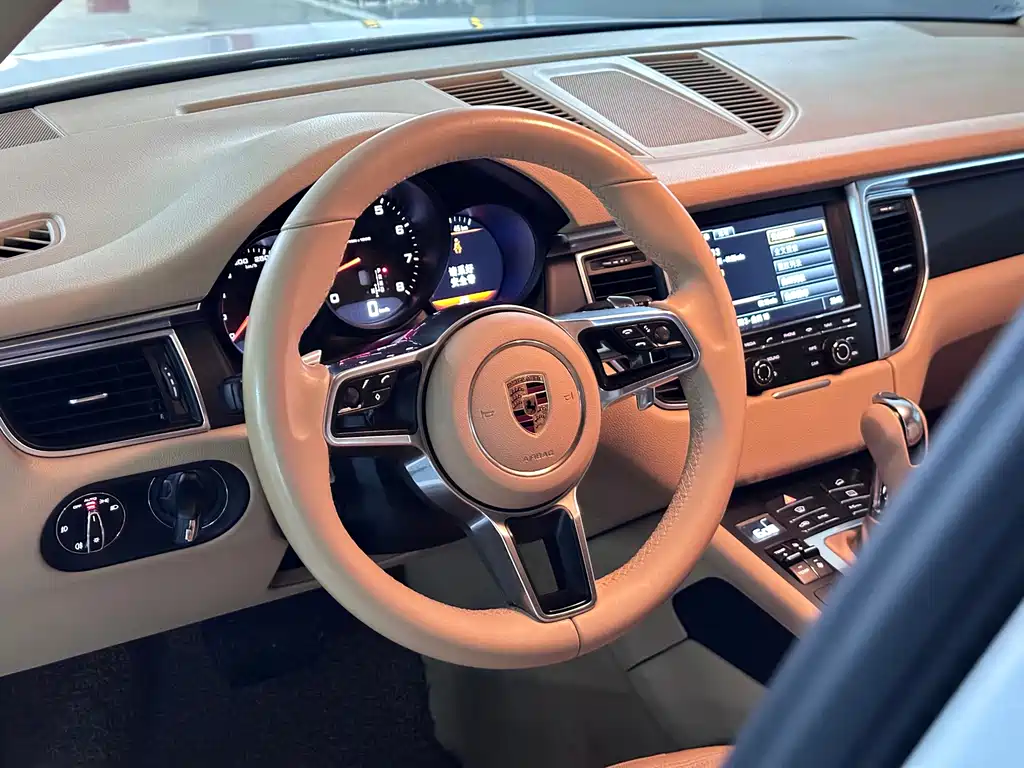 Porsche Macan 2016 — фото 14