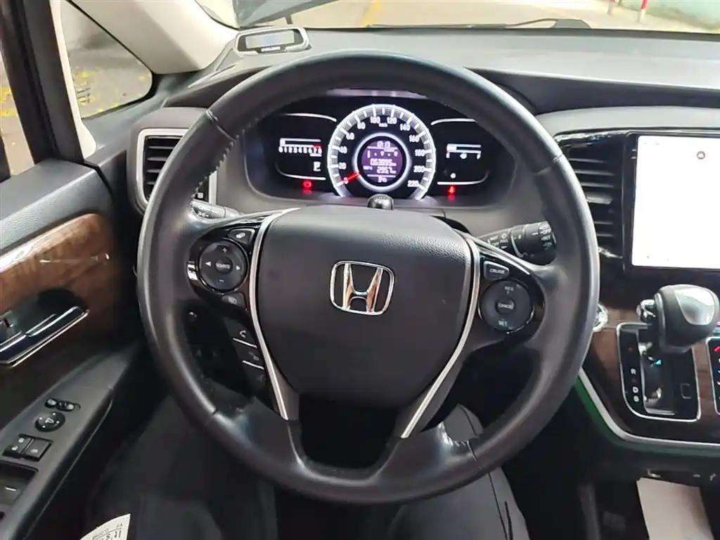 Honda Odyssey 2016 — фото 11