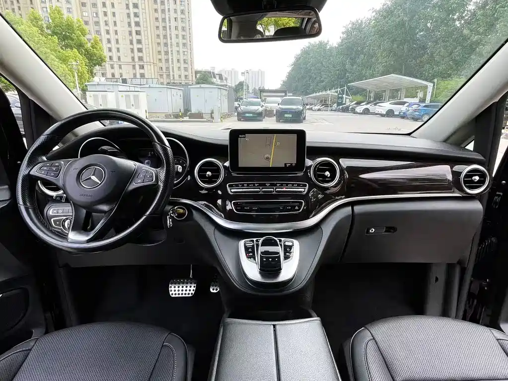 Mercedes-Benz V-Class 2020 — фото 10