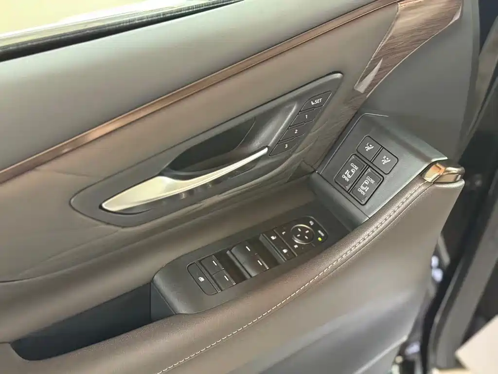Toyota Alphard 2024 — фото 13