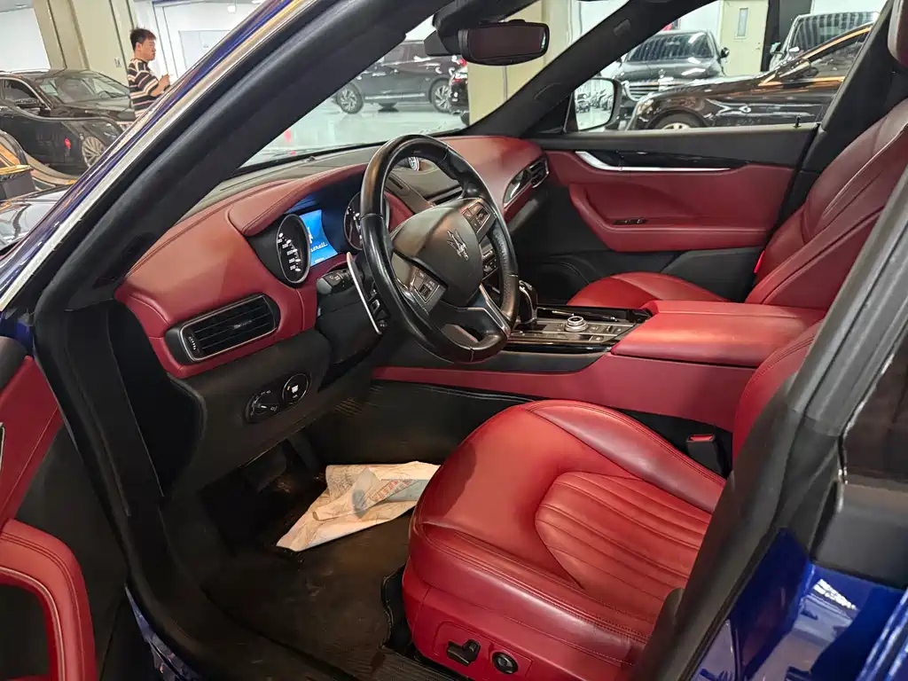 Maserati Levante 2018 — фото 13