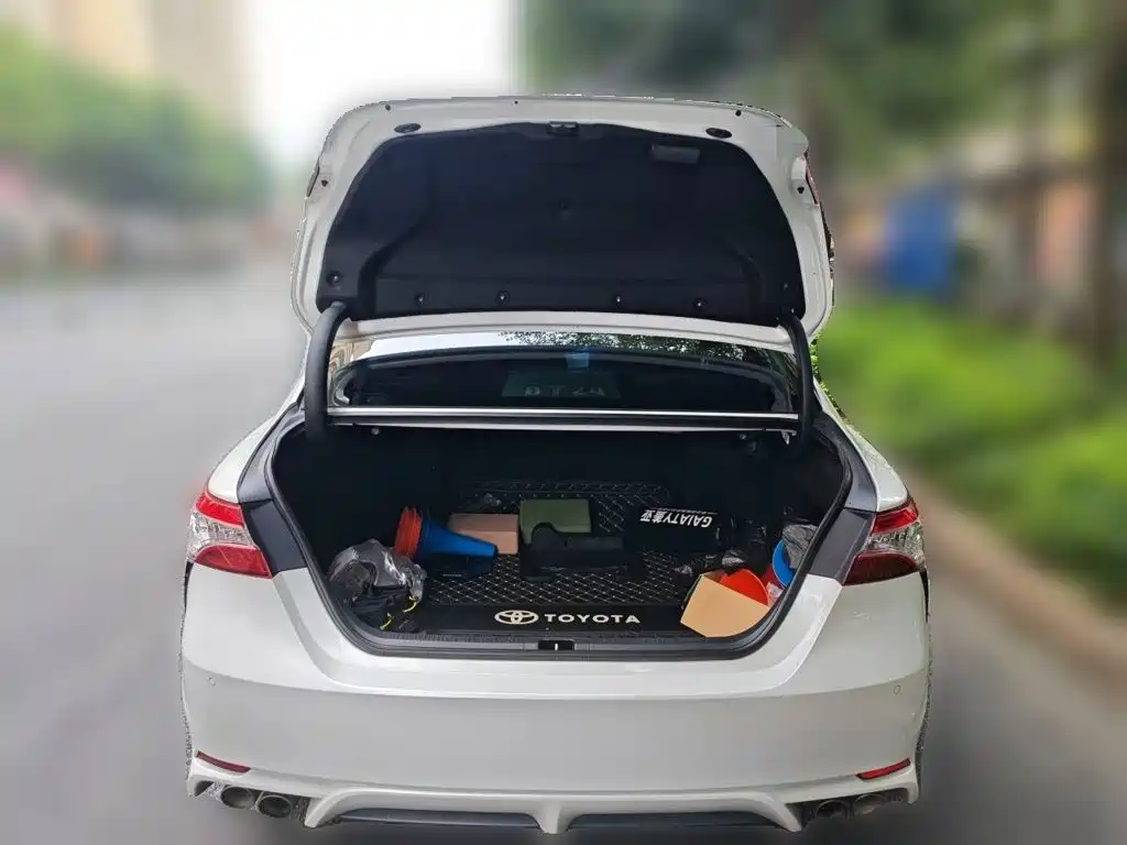Toyota Camry 2021 — фото 10