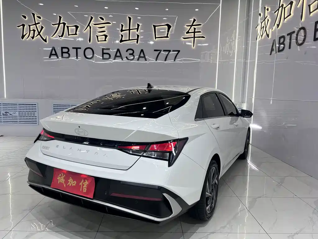 Hyundai Elantra 2023