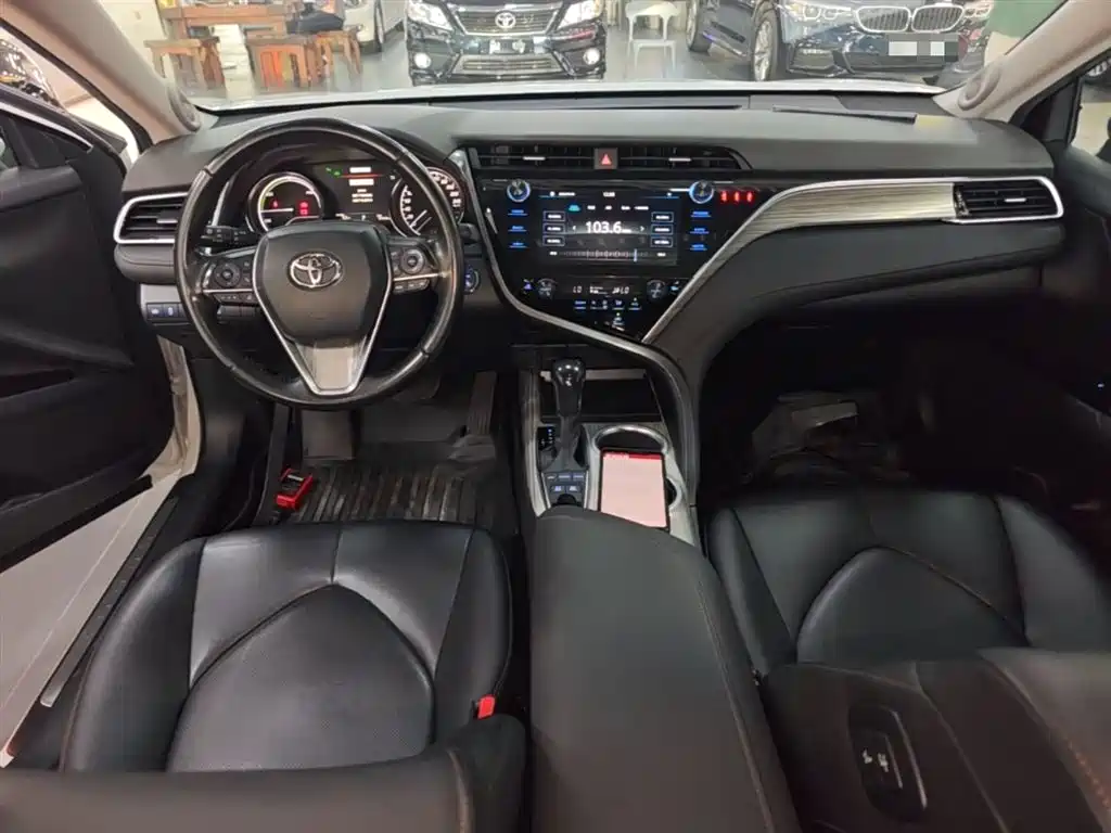 Toyota Camry 2020 — фото 10