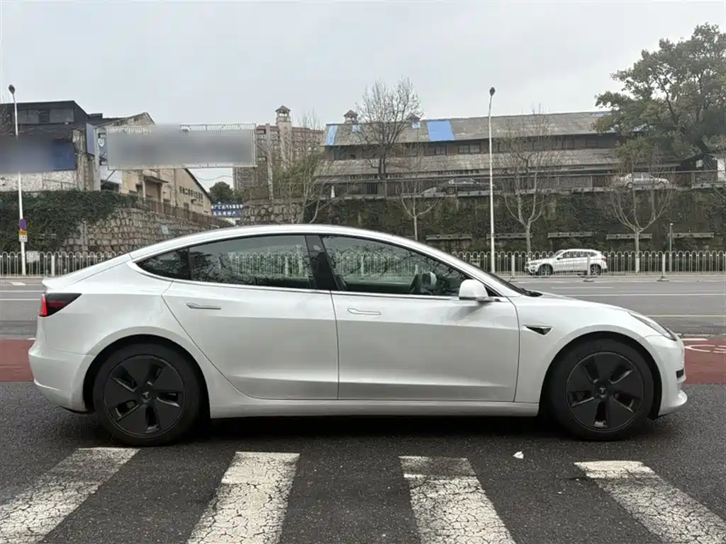 Tesla Model 3 2020 — фото 11
