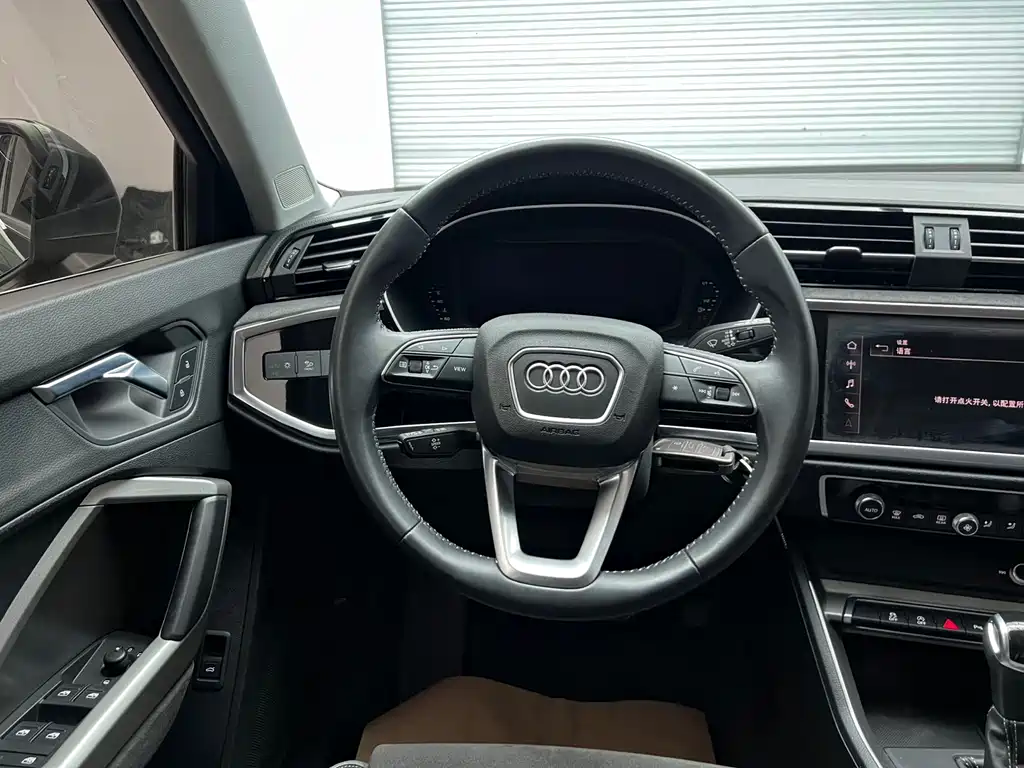 Audi Q3 2021 — фото 10