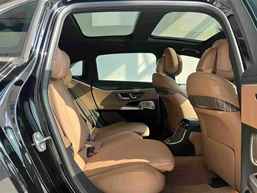 Mercedes-Benz E-Class 2025 — фото 30