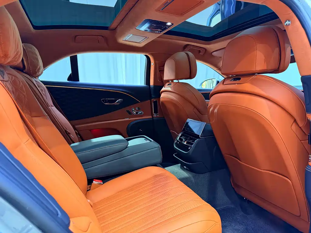 Bentley Flying Spur 2024 — фото 13