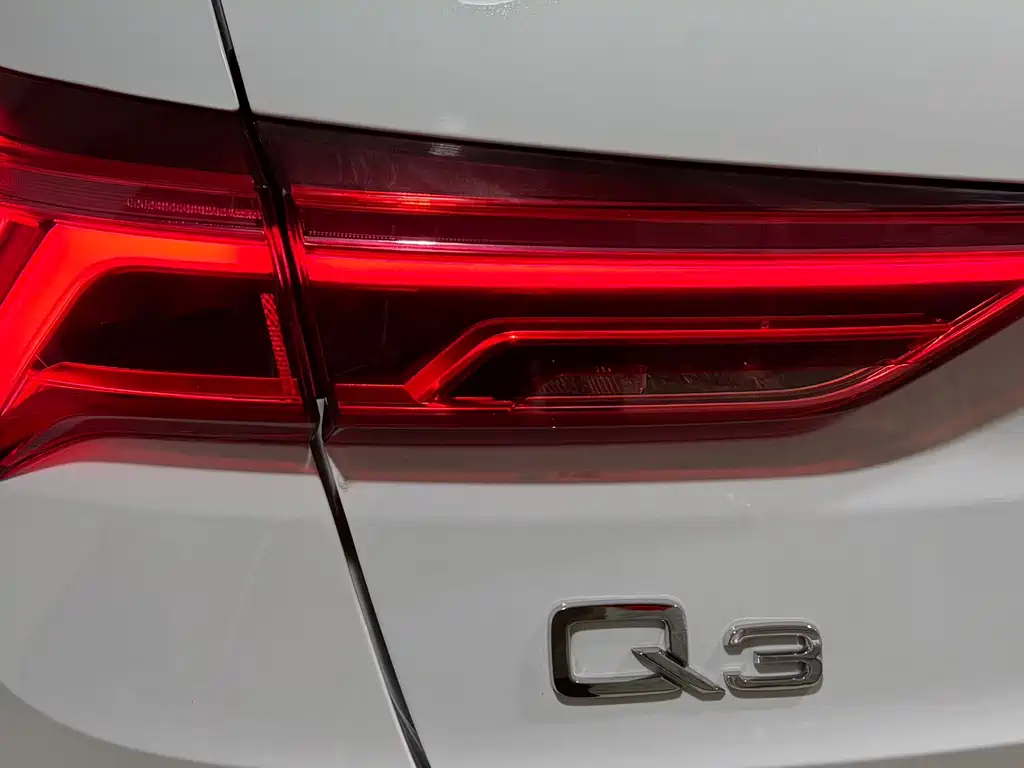 Audi Q3 2022 — фото 23