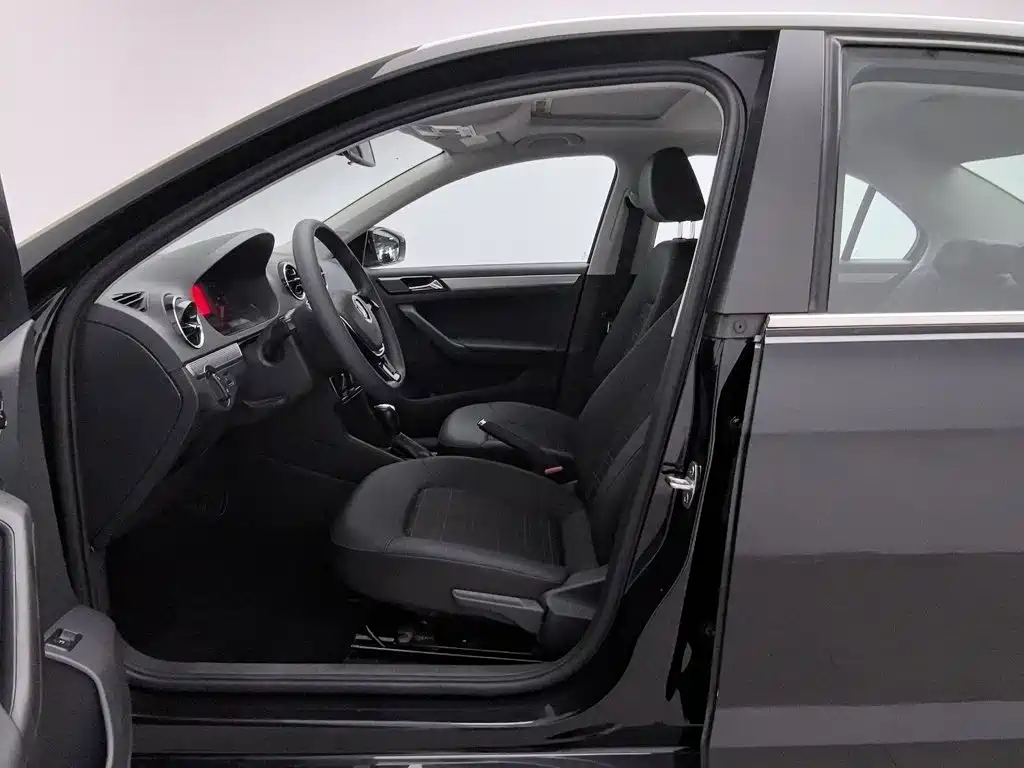 Volkswagen Jetta 2018 — фото 10