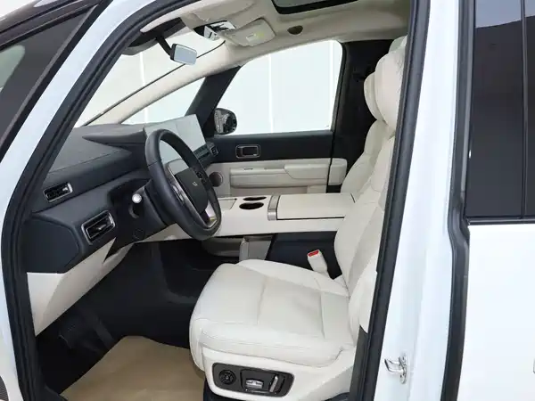 Li Auto MEGA 2025
