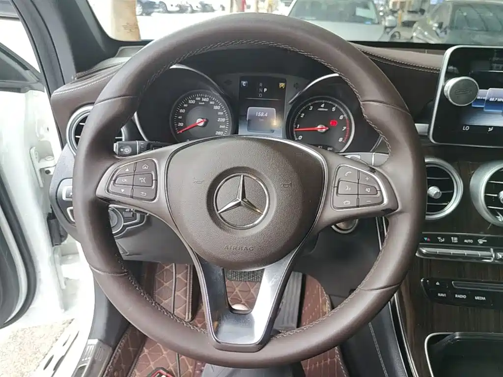 Mercedes-Benz GLC 2017 — фото 11