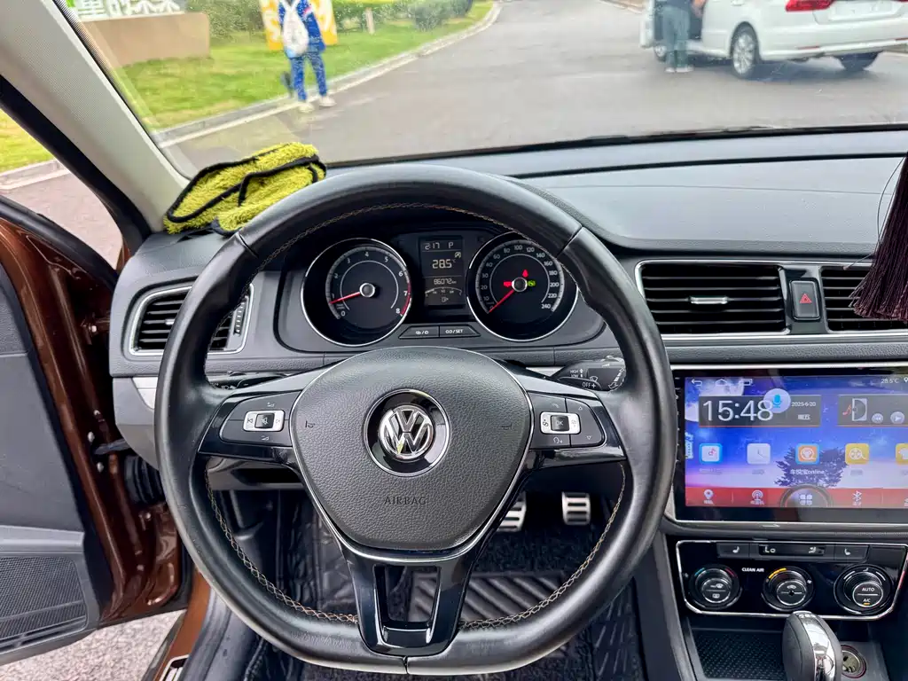 Volkswagen Cross Lavida 2018 — фото 10