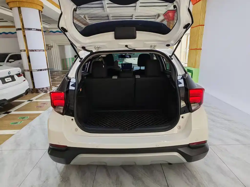 Toyota Yaris L 2022 — фото 21