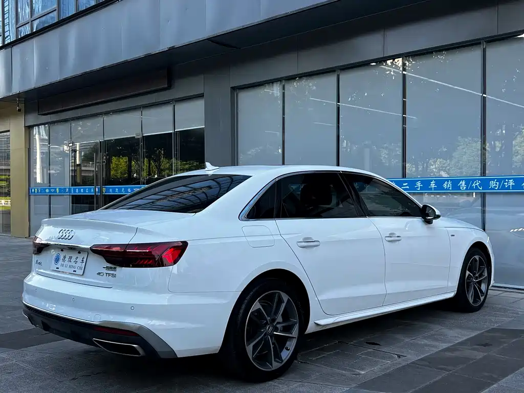 Audi A4L 2021 — фото 12