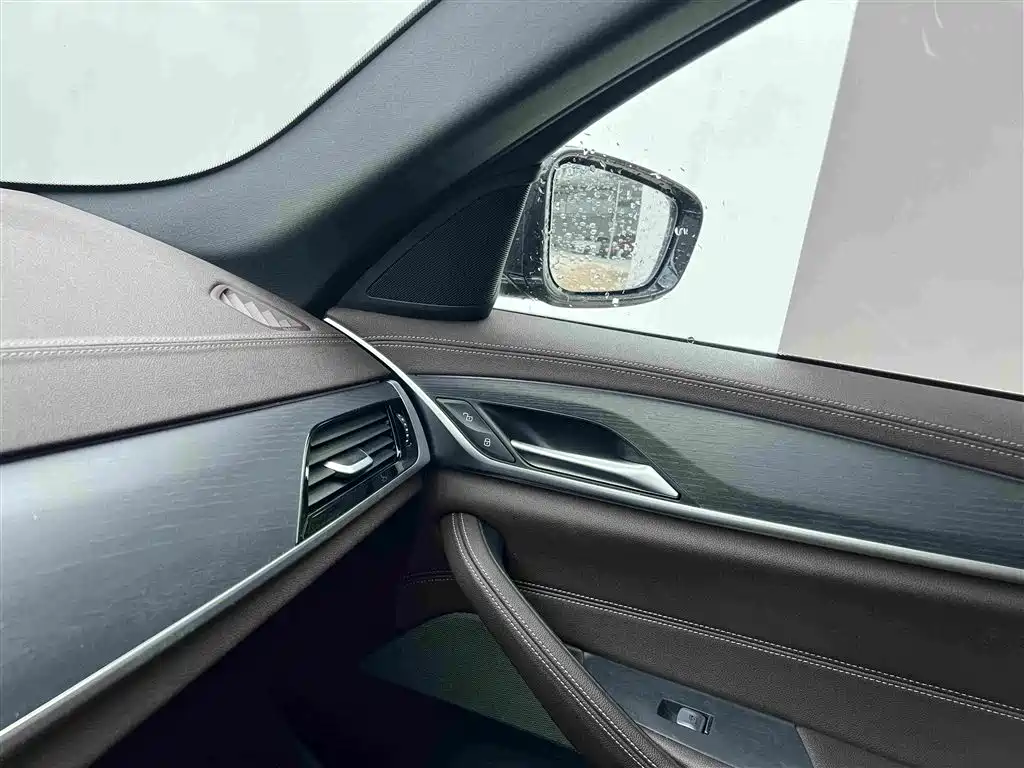 BMW 5 Series 2022 — фото 14