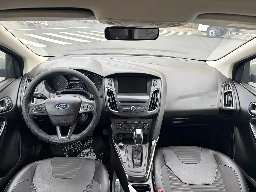 Ford Focus 2016 — фото 11