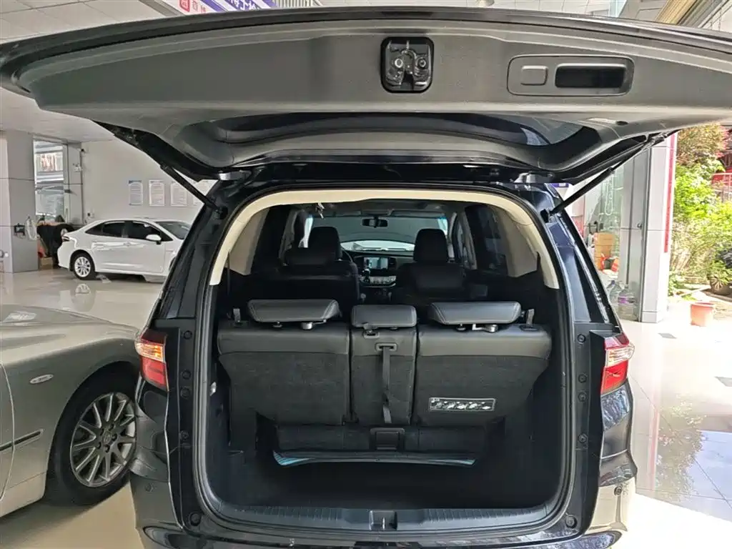 Honda Odyssey 2018 — фото 19