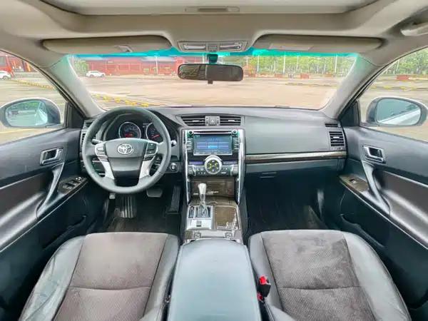 Toyota Reiz 2014