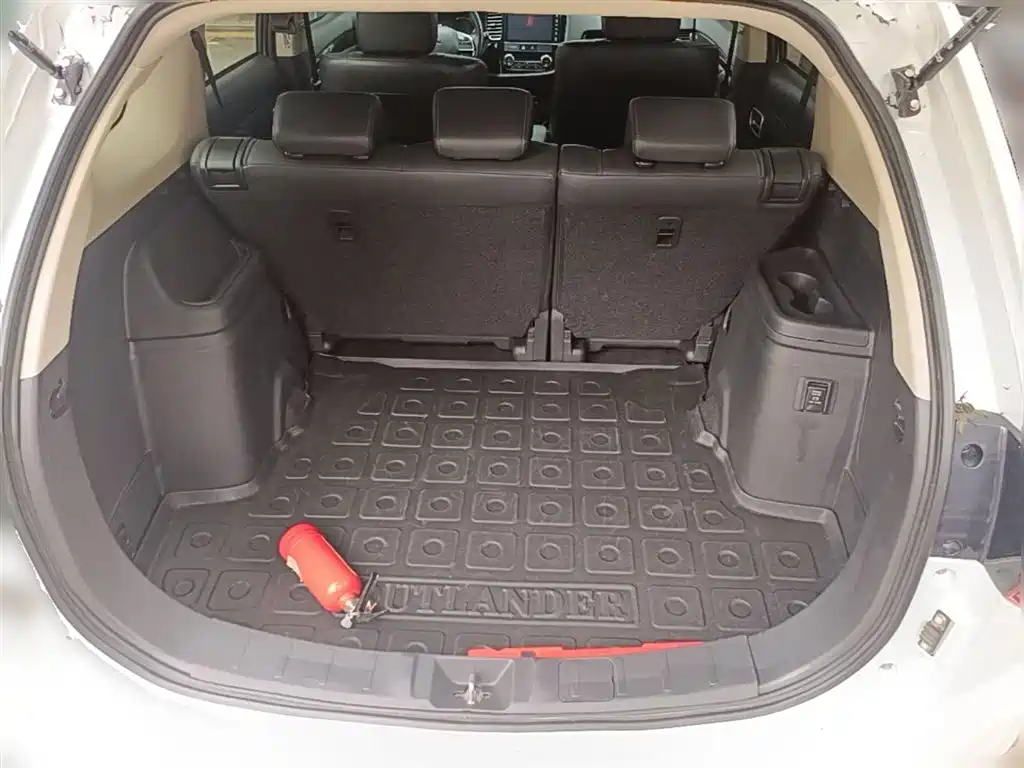 Mitsubishi Outlander 2019 — фото 10