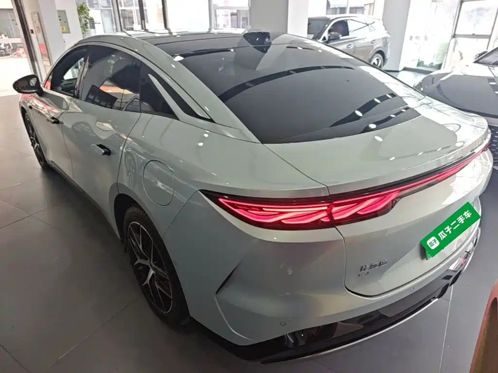 BYD Han L 2025
