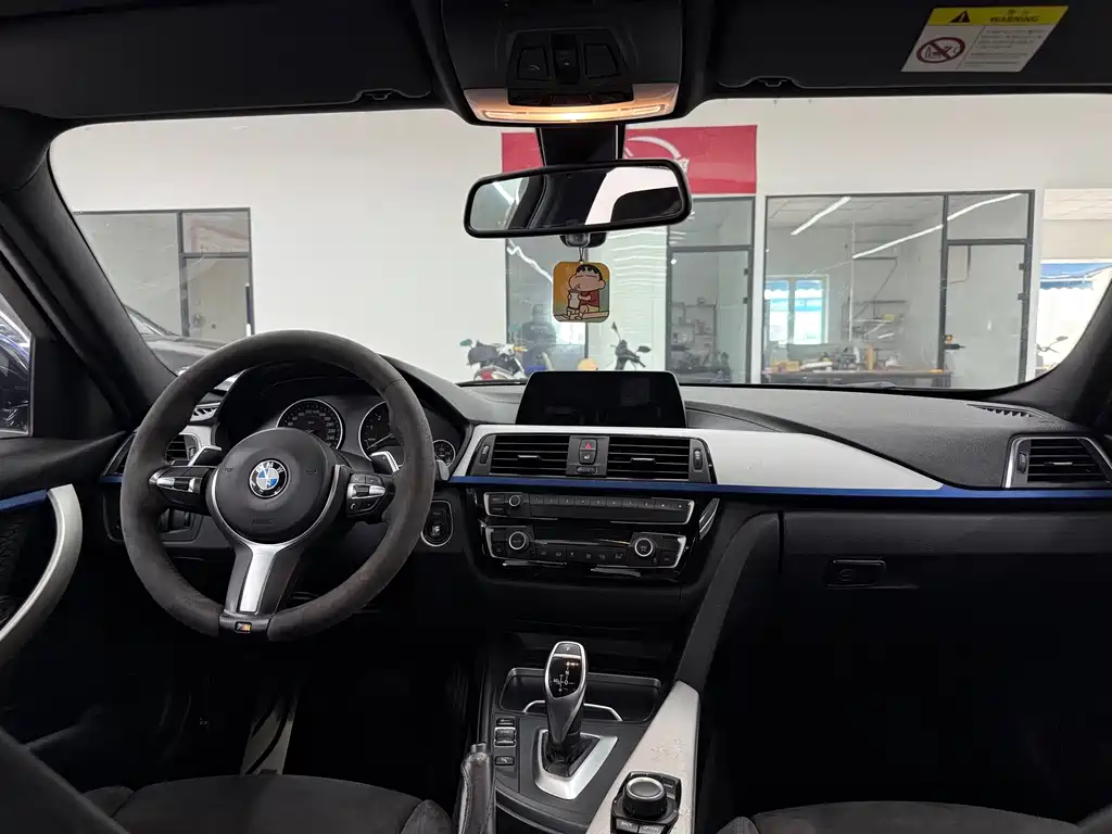 BMW 3 Series 2018 — фото 11
