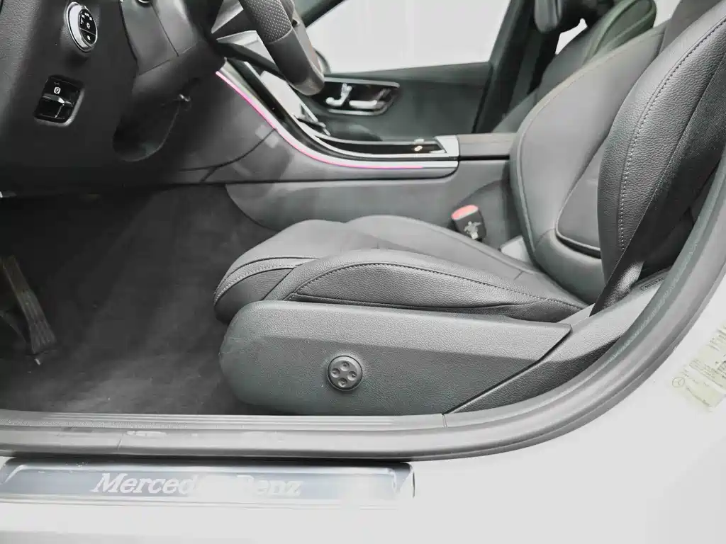 Mercedes-Benz C-Class 2024 — фото 33