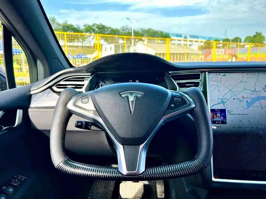 Tesla Model X 2017 — фото 13
