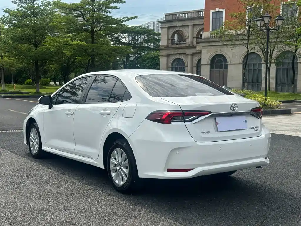Toyota Corolla 2022 — фото 13